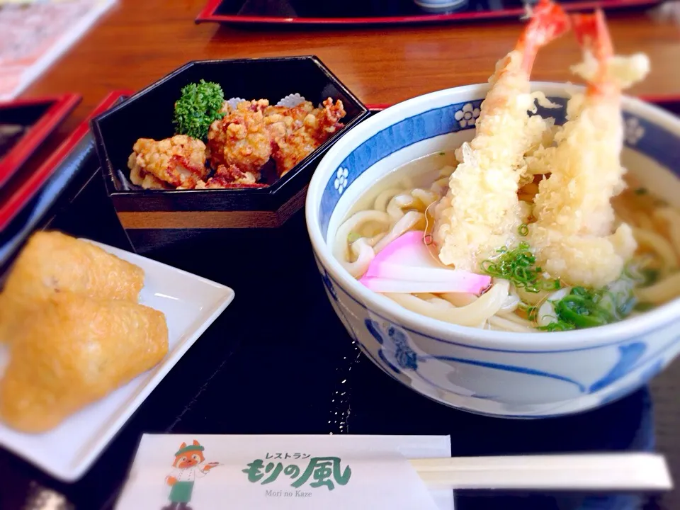 Snapdishの料理写真:天ぷらうどん、ざんぎ、いなり寿司💓|えいぽんさん