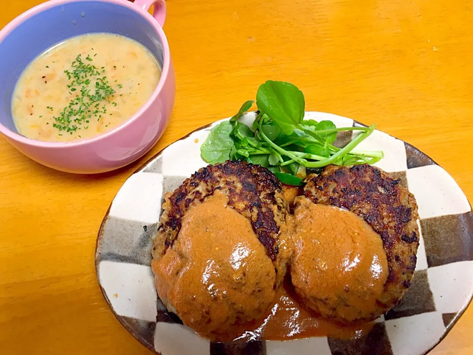 ハンバーグ
野菜スープ|にゃんにゃんさん