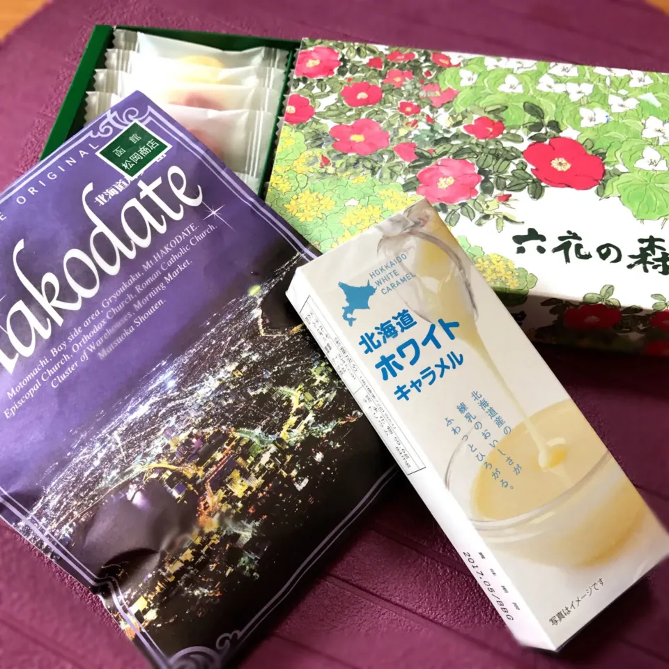 チョコレート😋バター飴😋ホワイトキャラメル😋
日本に留学中の優しい外国のお友達からもらった北海道のお土産🤗|しんやさん