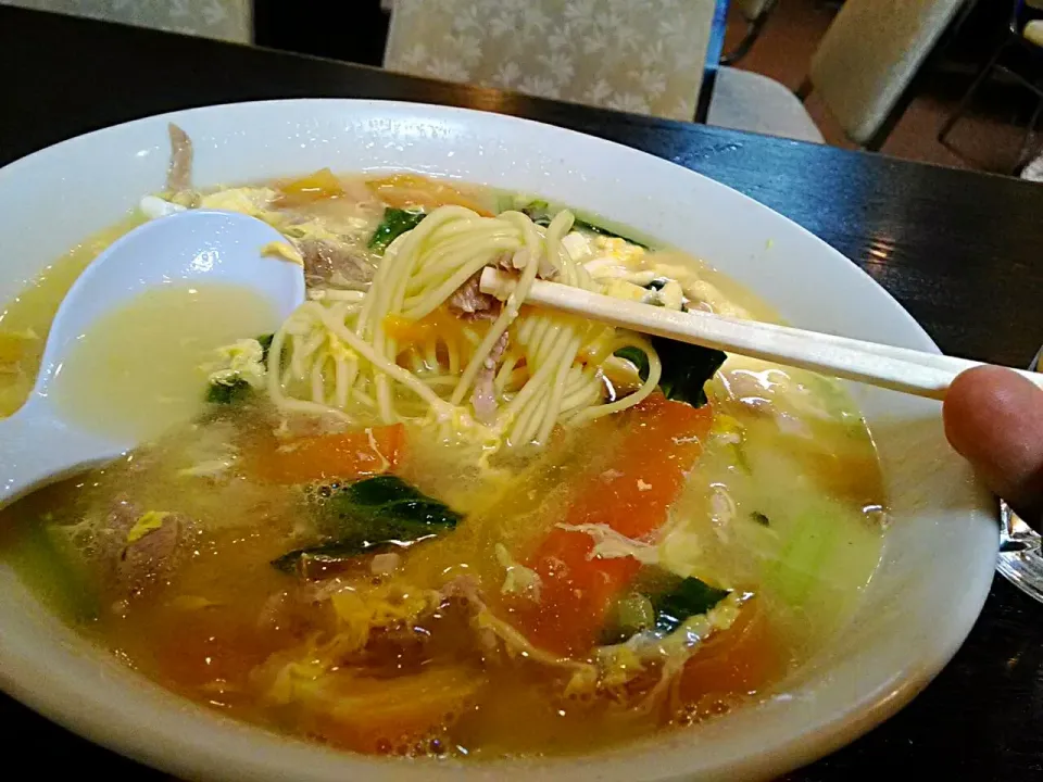 Snapdishの料理写真:トマトと玉子炒め入りラーメン♪|深夜特急fさん