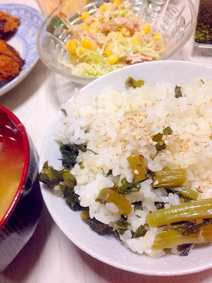 大根の葉ごはん、キャベツとコーン缶のコールスロー、もやしの味噌汁、一口カツ|あやにん食堂さん