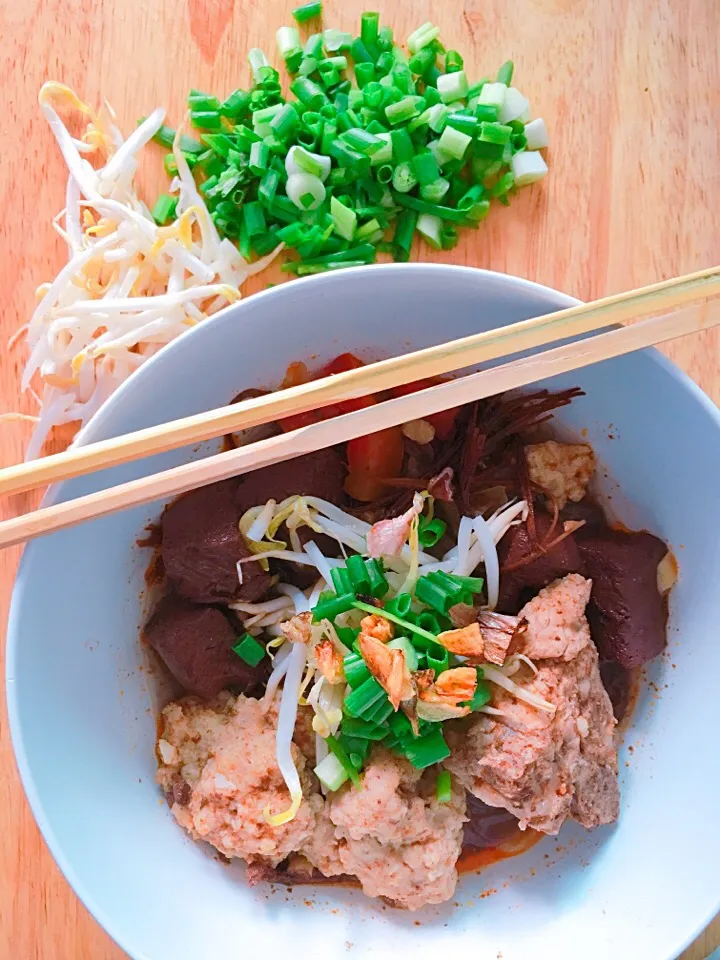 วุ้นเส้นน้ำเงี้ยว  #Noodles with spicy pork sauce #North Thailand style food|Memory Stickさん