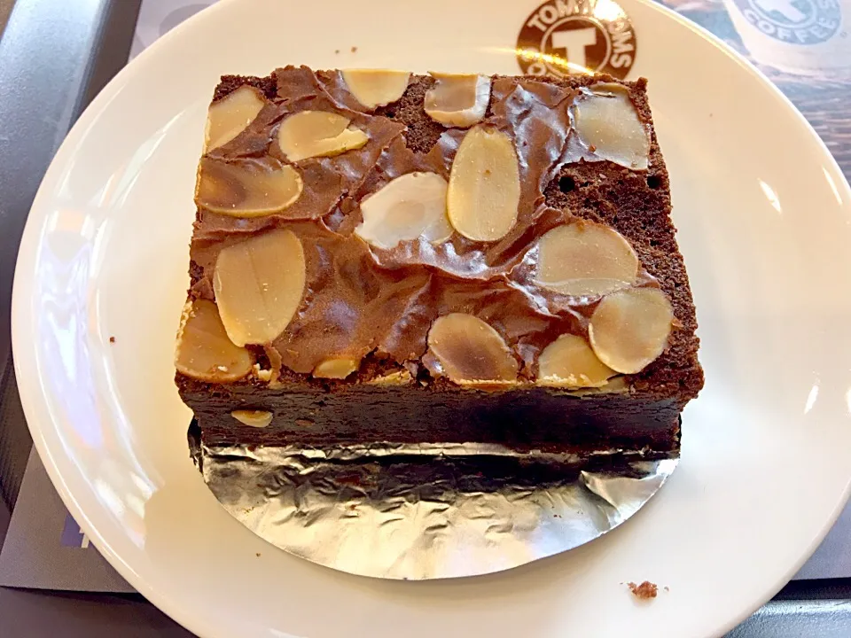 Almond Fudge Brownie|Kararak & Foodsさん