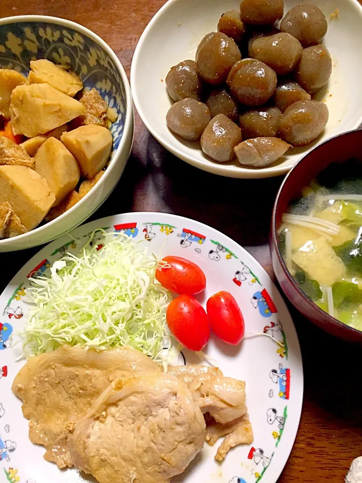 豚の生姜焼き 蒟蒻のピリ辛炒め 煮物 味噌汁|掛谷節子さん