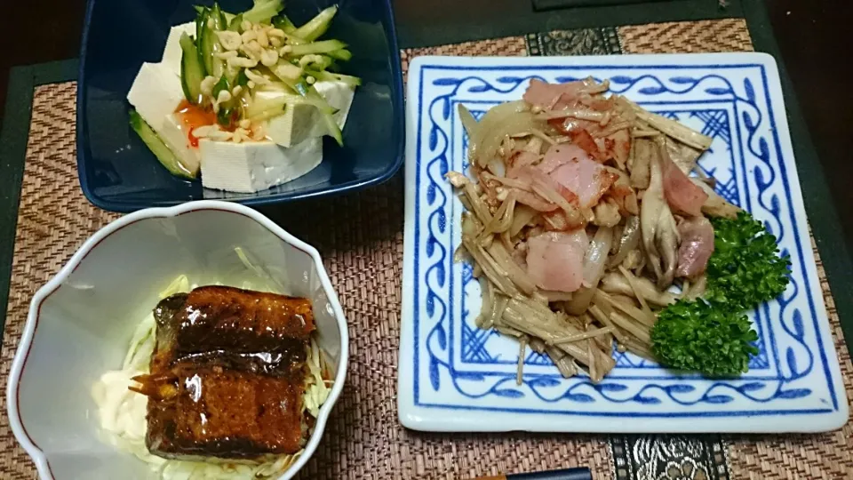 ベーコンとえのきの炒め＆豆腐＆秋刀魚の蒲焼き|まぐろさん