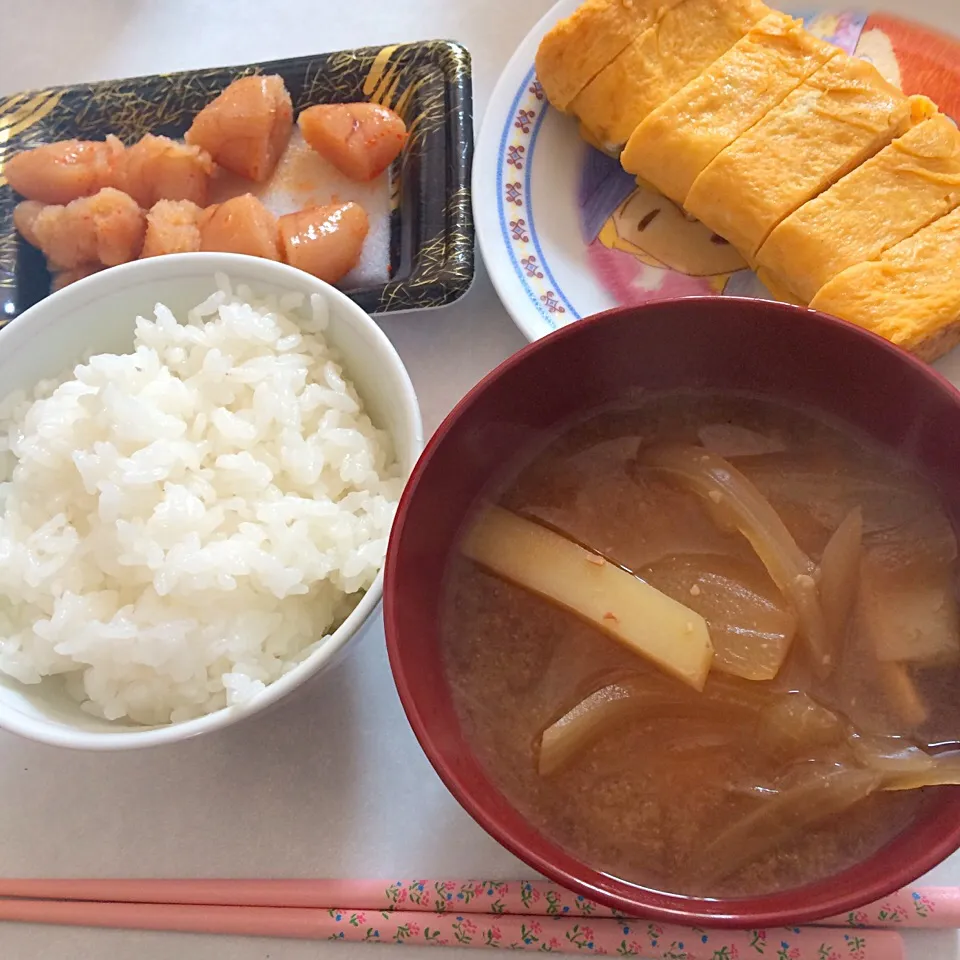 ✱新米 土鍋炊き
✱玉ねぎとじゃがいもの味噌汁
✱だし巻き卵
✱明太子|みにゃんさん