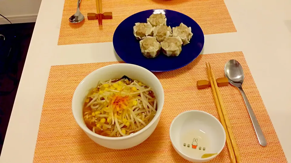 Snapdishの料理写真:今日の夕食　サッポロ一番味噌ラーメン、焼売|pinknari🐰🌈さん