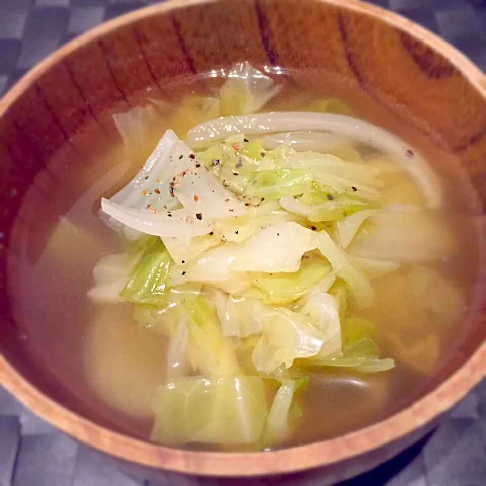 キャベツと玉ねぎの野菜だしスープ☻|Riepyonさん