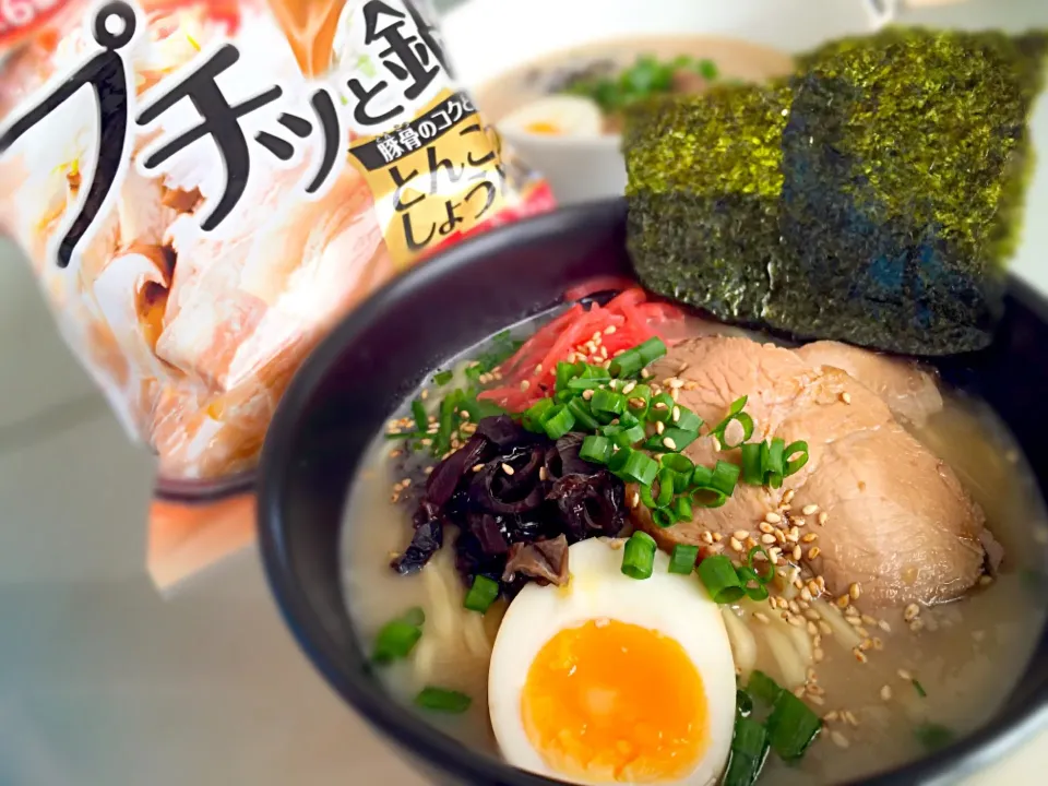 “プチっと鍋 とんこつしょうゆ ” の豚骨ラーメン🍜|ふぅちゃんさん