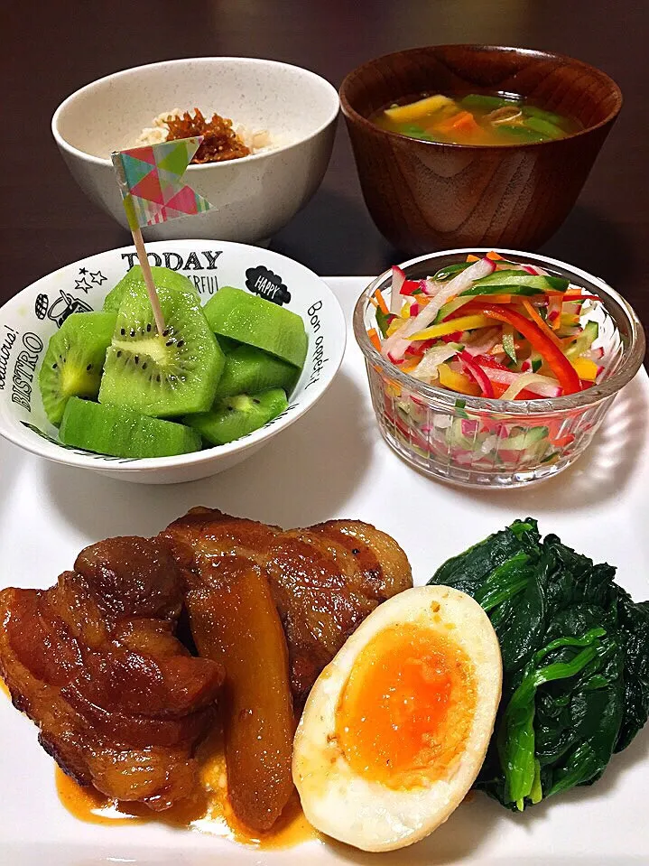 ⭐︎豚の角煮
⭐︎彩り野菜のマリネサラダ
⭐︎キウイフルーツ
⭐︎カボチャとインゲンとエリンギの味噌汁|よっちぃさん