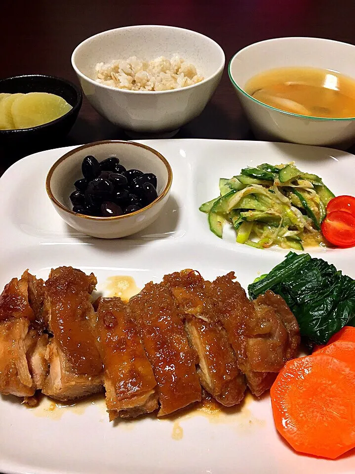 ⭐︎鶏肉のきじ焼き
⭐︎きゅうりと長ネギの胡麻味噌ナムル
⭐︎黒豆
⭐︎大根と人参とシメジの味噌汁
⭐︎たくあん|よっちぃさん