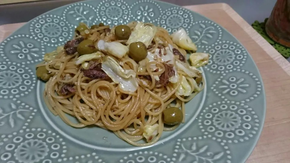 アンチョビとキャベツとオリーブのパスタ|おむすびさん