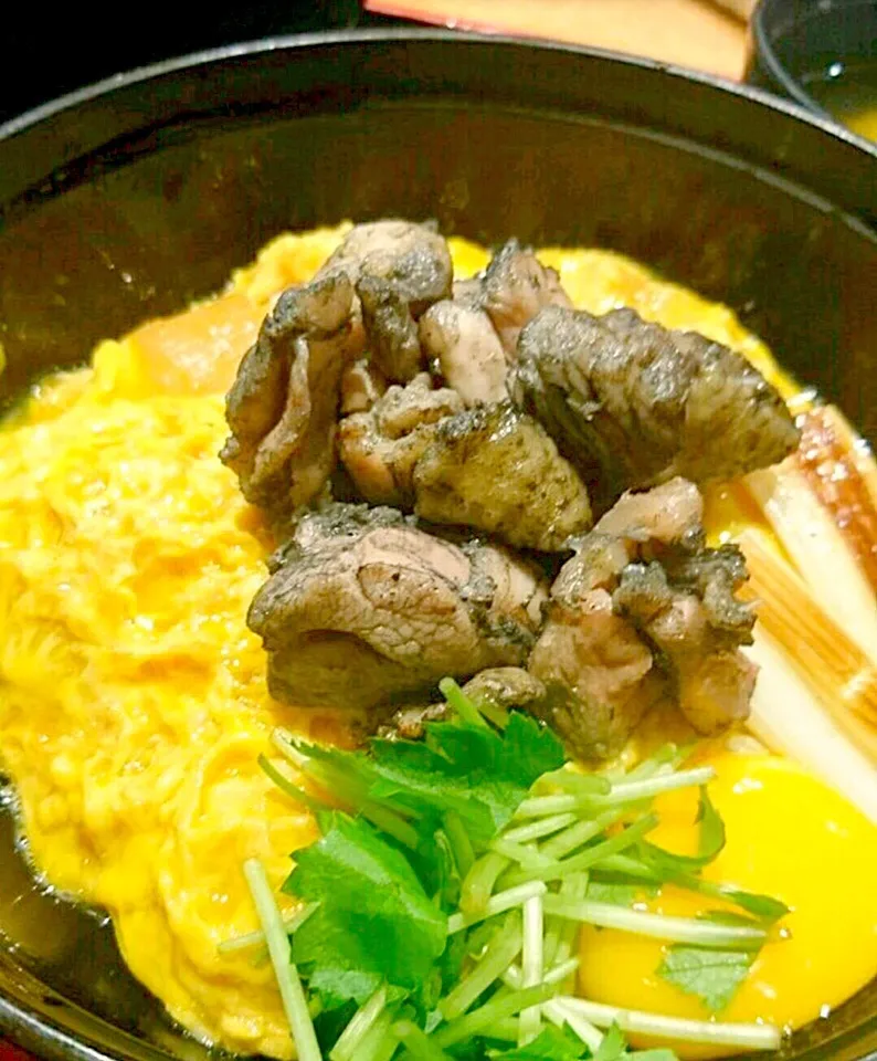 炭火焼地鶏丼でランチ 地鶏って歯ごたえが有って噛めば噛むほど味わいがあるなぁ〜|zeroweb_bossさん