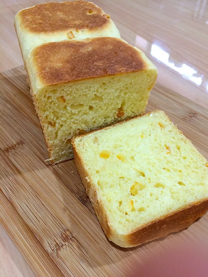 オレンジ生地の角食パン🍞
オレンジピール🍊入り 焼けたよ|Akemi Alexandruさん