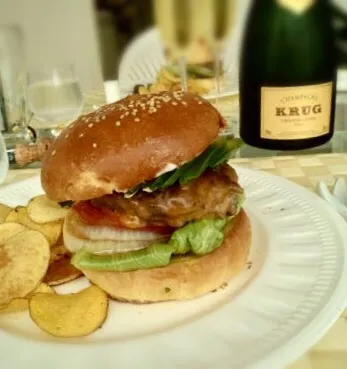 ちこバーガー インカのめざめのポテチで昼シャン🍾|ちこさん