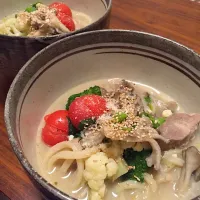 Snapdishの料理写真:野菜たっぷり豆乳うどん|hidadiさん