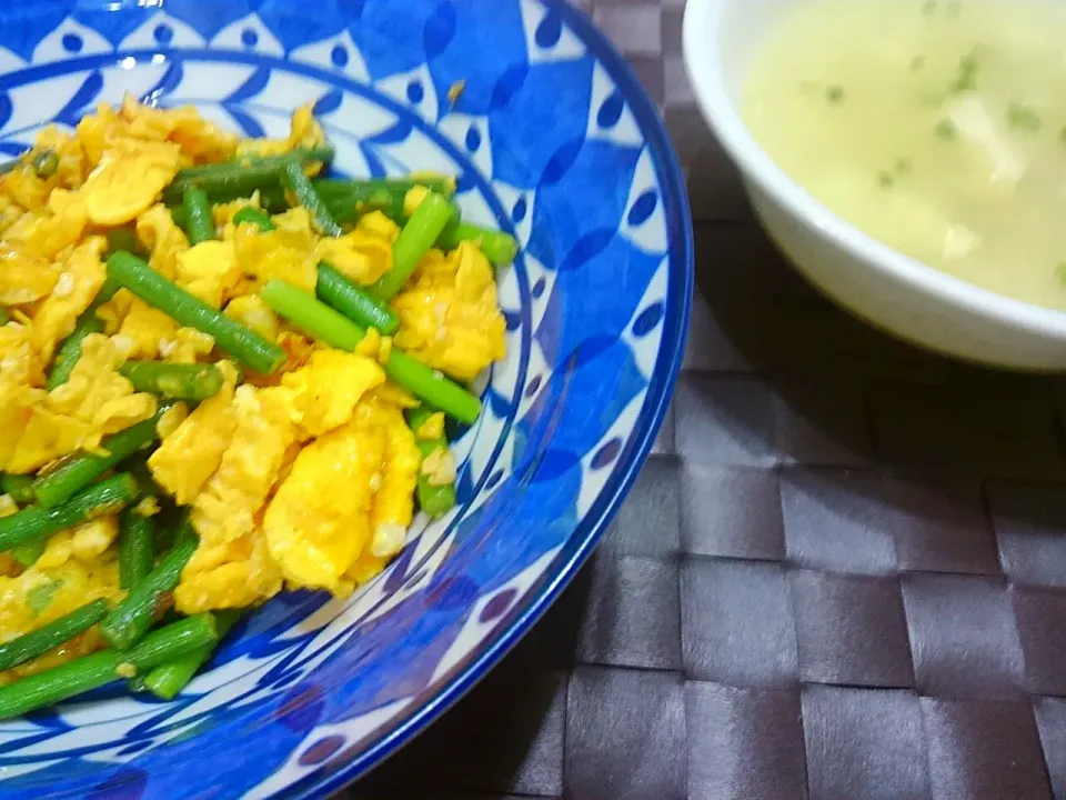 にんにくの茎と玉子のオイスターソース炒め😊くずし豆腐の中華スープ|たえさん