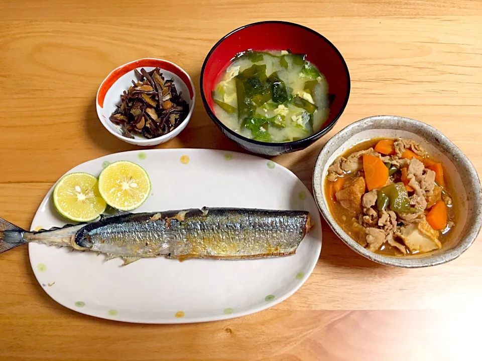 秋刀魚の塩焼き⭐️豚肉のにんにく味噌煮⭐️ひじきの煮物⭐️白菜と卵のお味噌汁|ほなさん