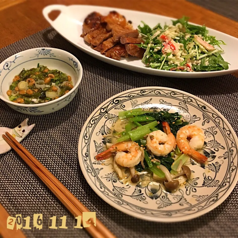 Snapdishの料理写真:焼き豚 カニカマと水菜、豆腐のサラダ 海老と小松菜、しめじの柚子胡椒炒め めかぶ納豆|𓇼 Ⓢ Ⓗ Ⓘ Ⓝ Ⓞ Ⓑ Ⓤ 𓇼さん