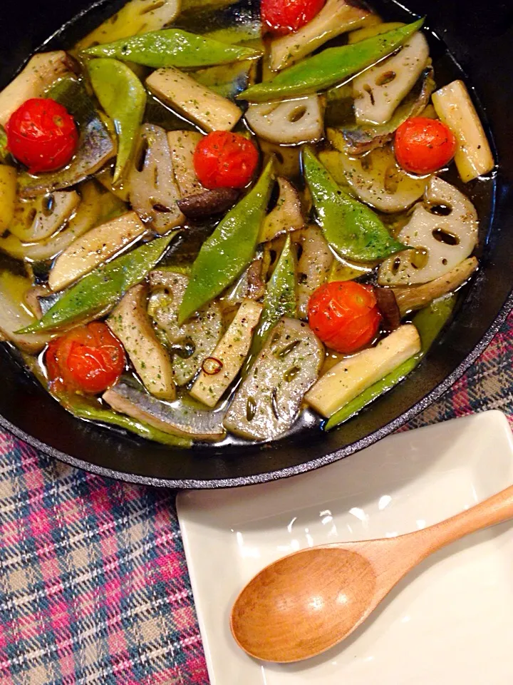 Snapdishの料理写真:山本真希さんの料理 秋刀魚と旬野菜のアヒージョ風|hannahさん