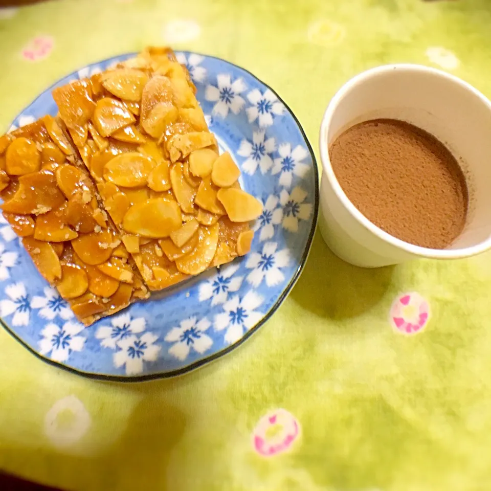 Snapdishの料理写真:フロランタンとチョコムース|月華さん