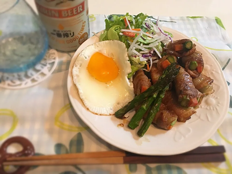 Snapdishの料理写真:豚肉のアスパラと人参巻き。
照り焼き味で。|Ericaさん