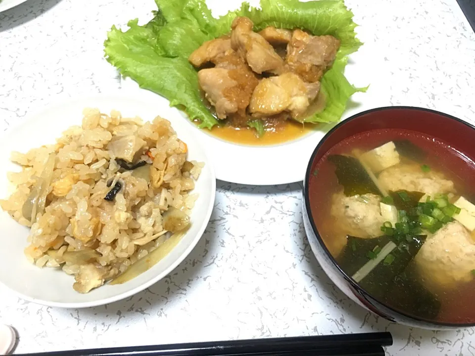 炊き込みご飯と鶏肉のみぞれ煮と鶏つみれ汁|ばんびさん