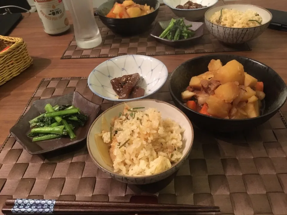 右から
肉じゃが
こんにゃくのぴりから炒め煮
あさりと生姜の炊き込みご飯
ほうれん草さっぱり炒め|まのっくすさん