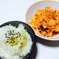 Snapdishの料理写真:お芋ご飯
もやしと卵のチリ炒め|あいさん