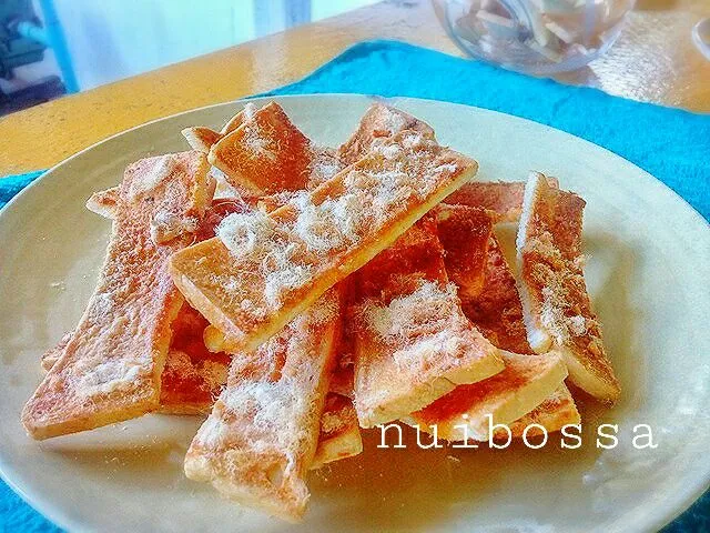 "ปังกรอบหมูหยอง-น้ำพริกเผา"🍞😋
 #ขนมปัง 💚💛😁|nuibossa fb.Nui Bossaさん