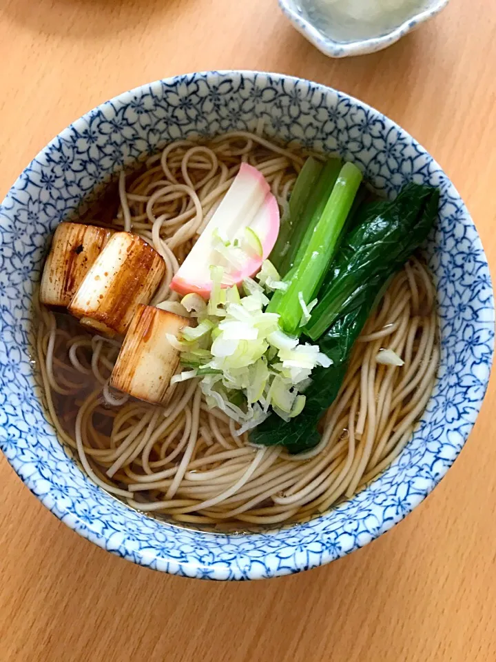 自作の本かえしと鰹出汁でランチ蕎麦。|makotox58さん