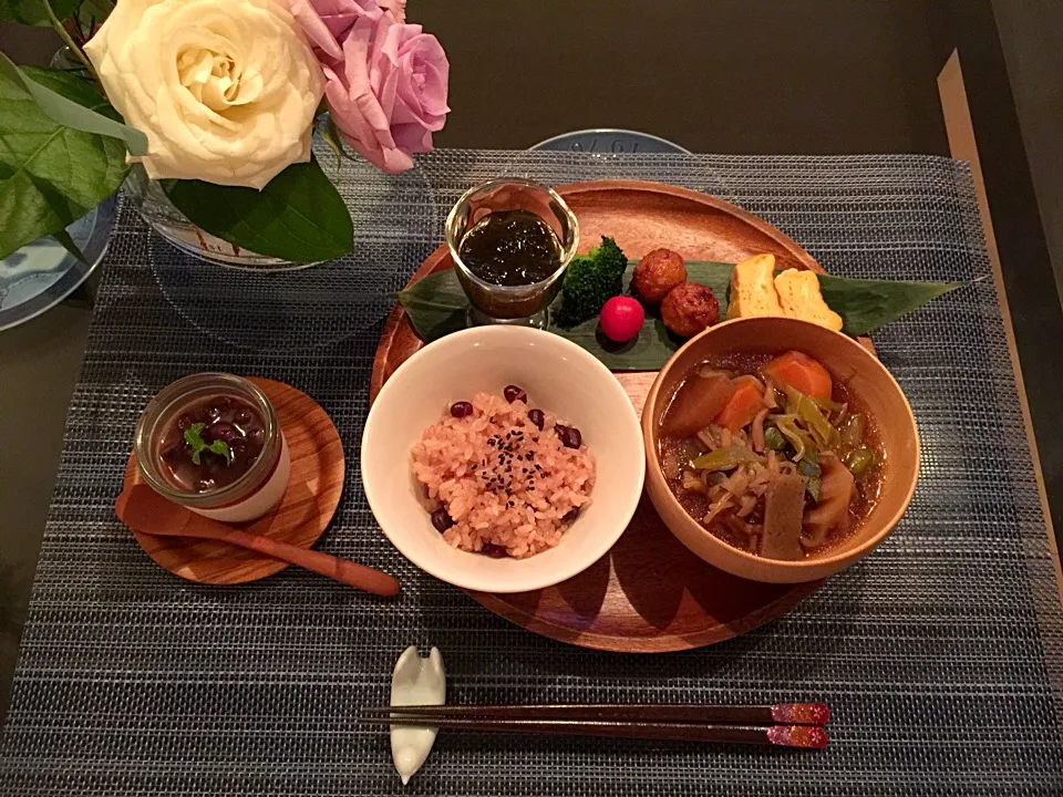 赤飯  芋煮
もずく 玉子焼き つくね
ほうじ茶ミルクプリン|Hitomiさん