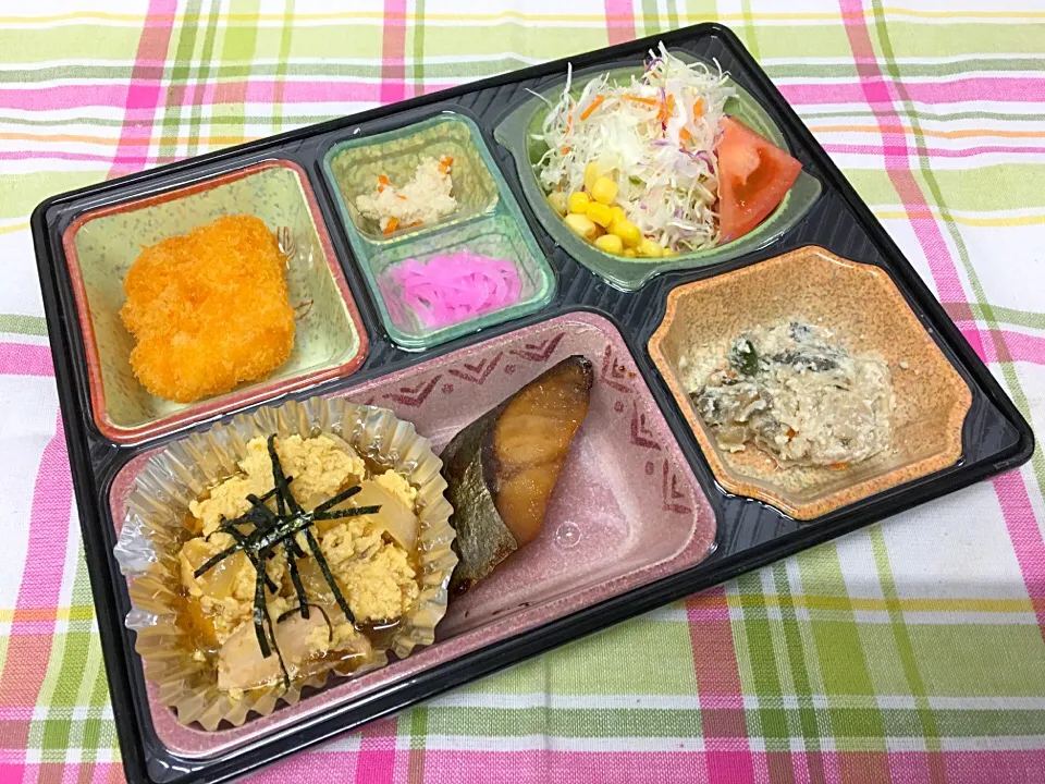 エビたっぷりカツ 日替わり弁当 豊川市宅配|Naokazu Kuritaさん