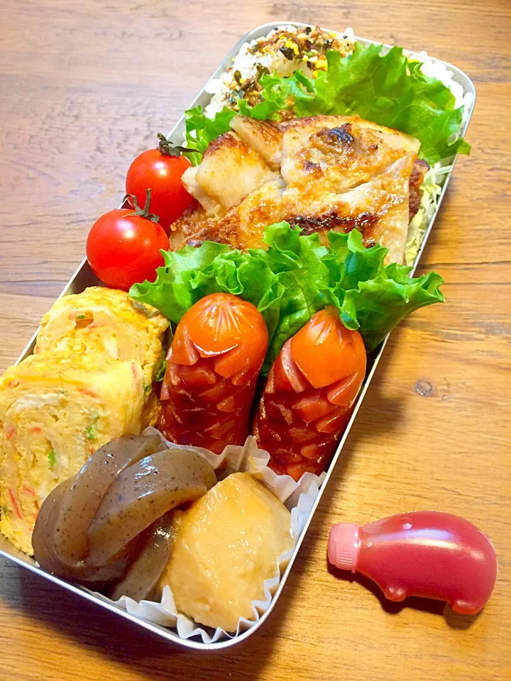 旦那様べんとう〜豚ロース味噌漬け〜

玉子焼き 里芋 こんにゃく フランク プチトマト|サクサクさん