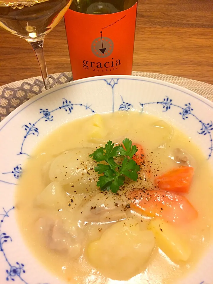 Snapdishの料理写真:ホックホクじゃがいも♪た〜っぷりクリームシチュー❣️|ミユ太郎🍳さん