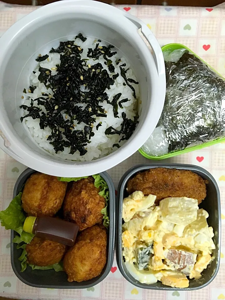 11月15日息子弁当
チキンナゲット バーベキューソース
かぼちゃさつまいもマヨサラダ
メンチカツ
梅干しおむすび|オリーブさん