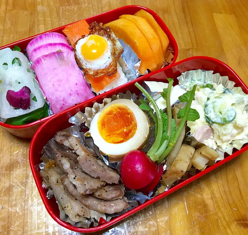 🎀姫のお弁当🍱酢漬け野菜をのせ…♪うずら目玉のせ…♪一口おにぎり|keikoさん