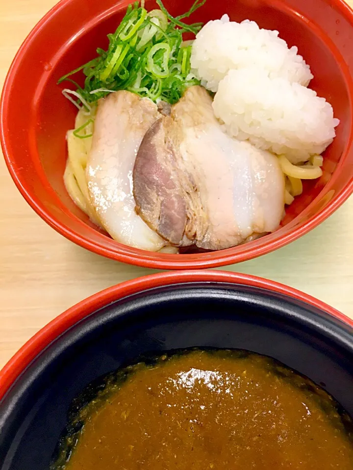 Snapdishの料理写真:スシローの鯖系カレーつけ麺
 
値段は量的に高いけど…まぁまぁかな|megureiyaさん