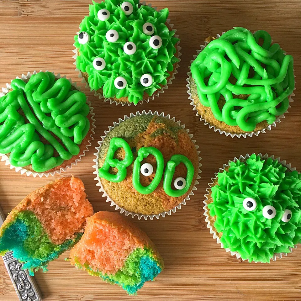 Halloween rainbow cupcakes with monster frosting|Tinky 🍒さん