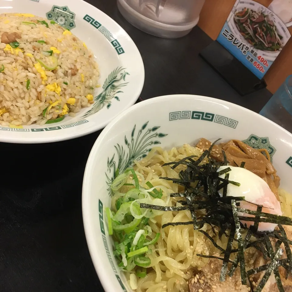 Snapdishの料理写真:汁なしラーメン大盛りとチャーハン|Hajime Sakaiさん