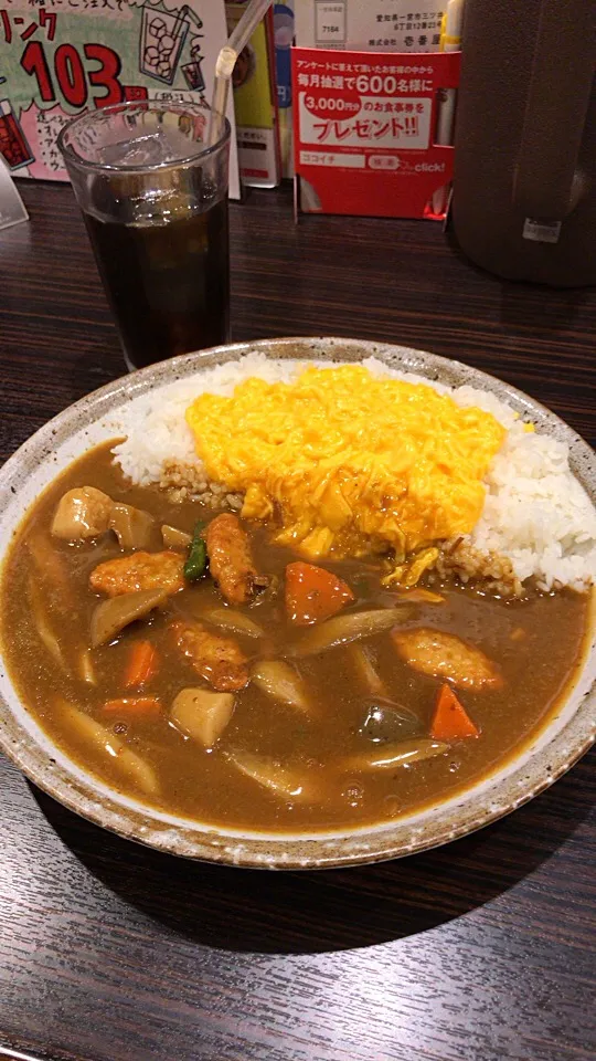 鶏つくね根菜カレー＋スクランブルエッグ  ＋ アイスコーヒー|るみおんさん