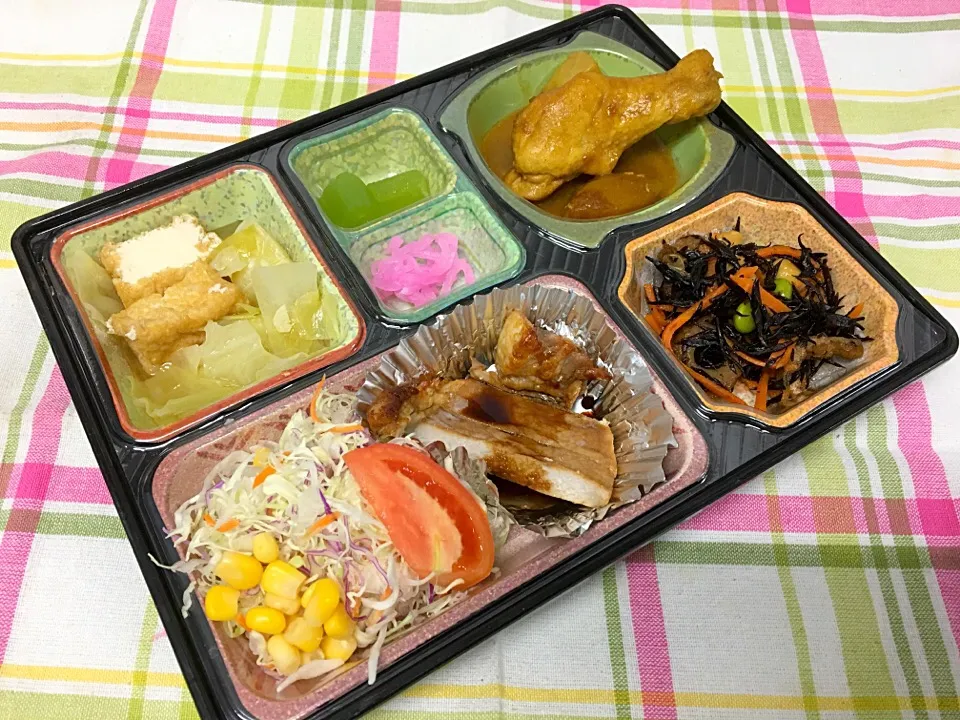 Snapdishの料理写真:トンテキ四日市ソース 日替わり弁当 豊川市宅配

#豊川市 #宅配弁当 #日替わり弁当|Naokazu Kuritaさん