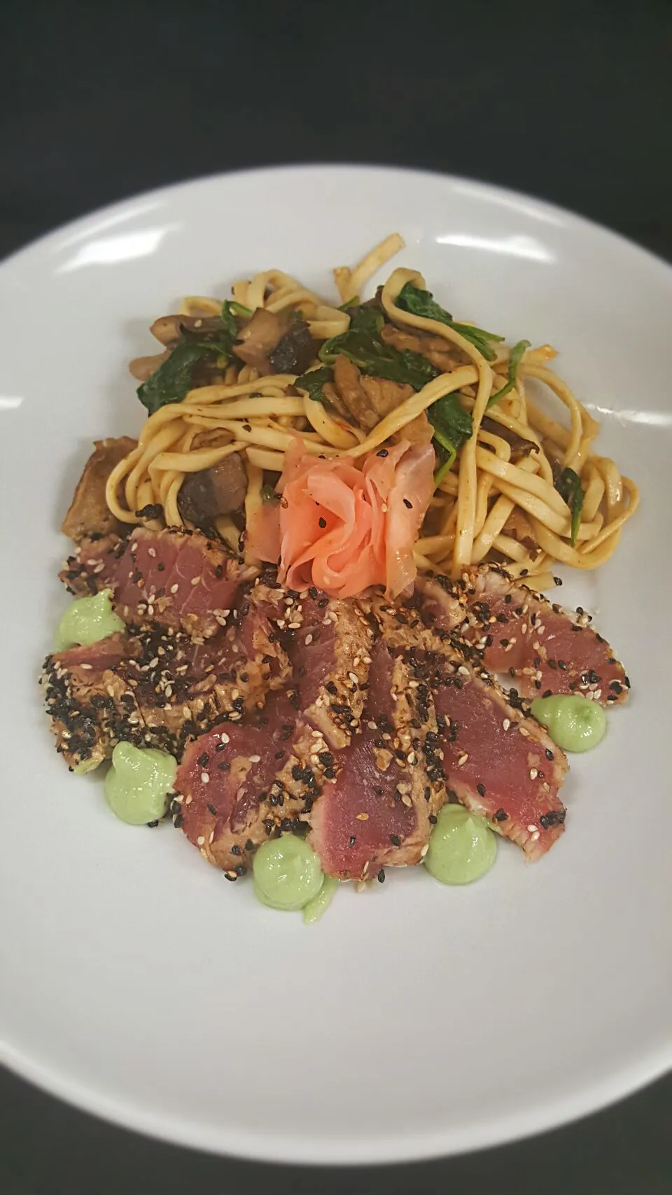 Sesame Tuna

Seared sesame tuna with wild mushrooms, spinach, lo mein in a sesame giner stir fry. garnished with wasabi and pickled ginger.|Melissa Greenさん