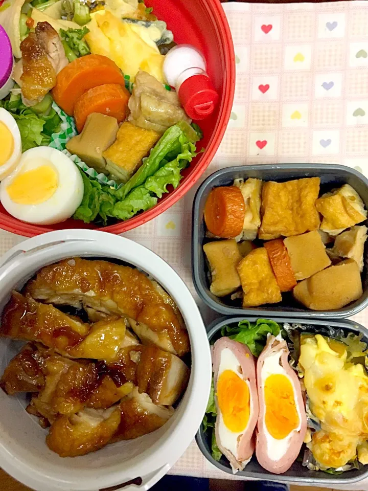 Snapdishの料理写真:11月16日
息子&ママ弁当
鶏モモ照り焼き丼はサプライズあり^_^
(間に照り焼きをサンド)
厚揚げと高野豆腐の煮物
かぼちゃマヨチーズ  ハムエッグ
ママ弁当はいつもの残り物つめつめ|オリーブさん