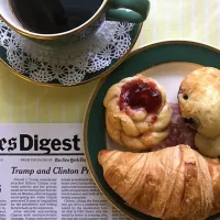 A yummy baked breakfast from several weeks ago. I love croissants!|Heather Mayさん