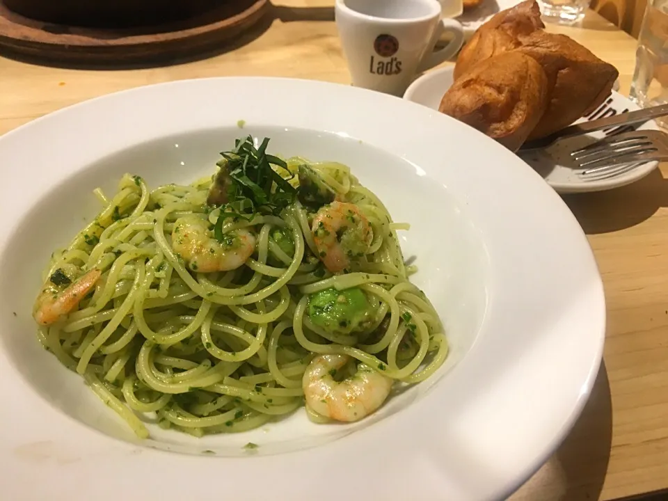 エビとアボガドのバジルソースパスタ|hirotomoさん