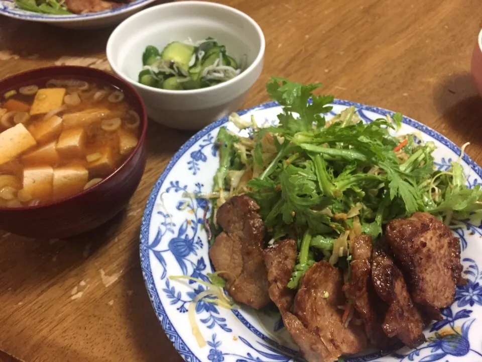 豚ヒレ肉の味噌漬け&春菊のサラダ|さんだーさん