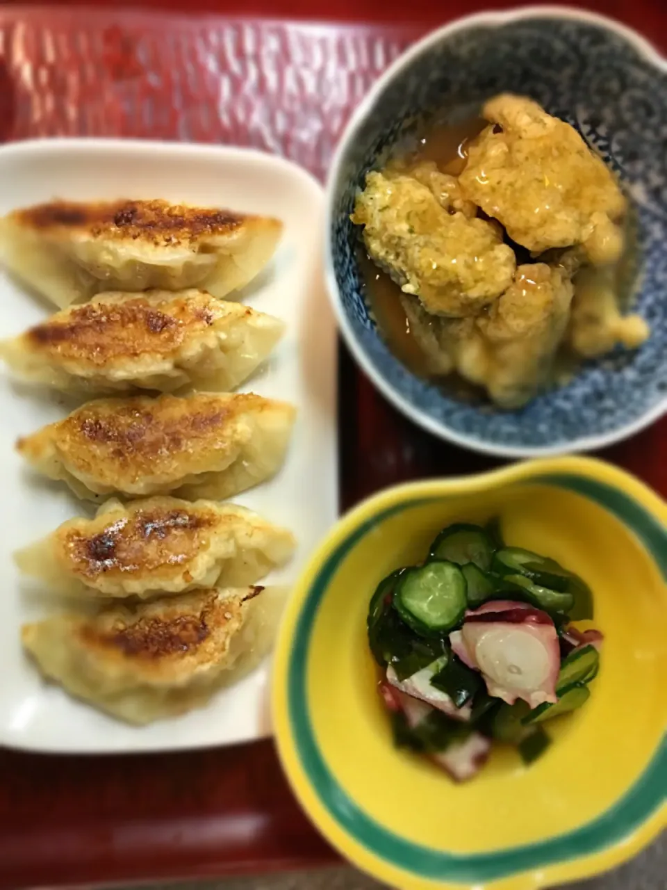 鶏餃子、蛸きゅうり酢の物、牡蠣の磯辺揚げ。|こぼるさん