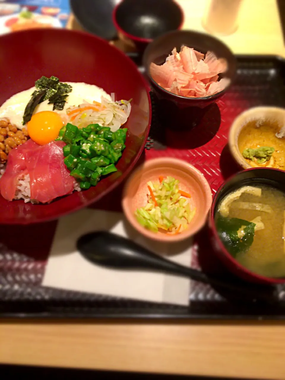 大戸屋でランチ。ばくだん丼|うーろんさん