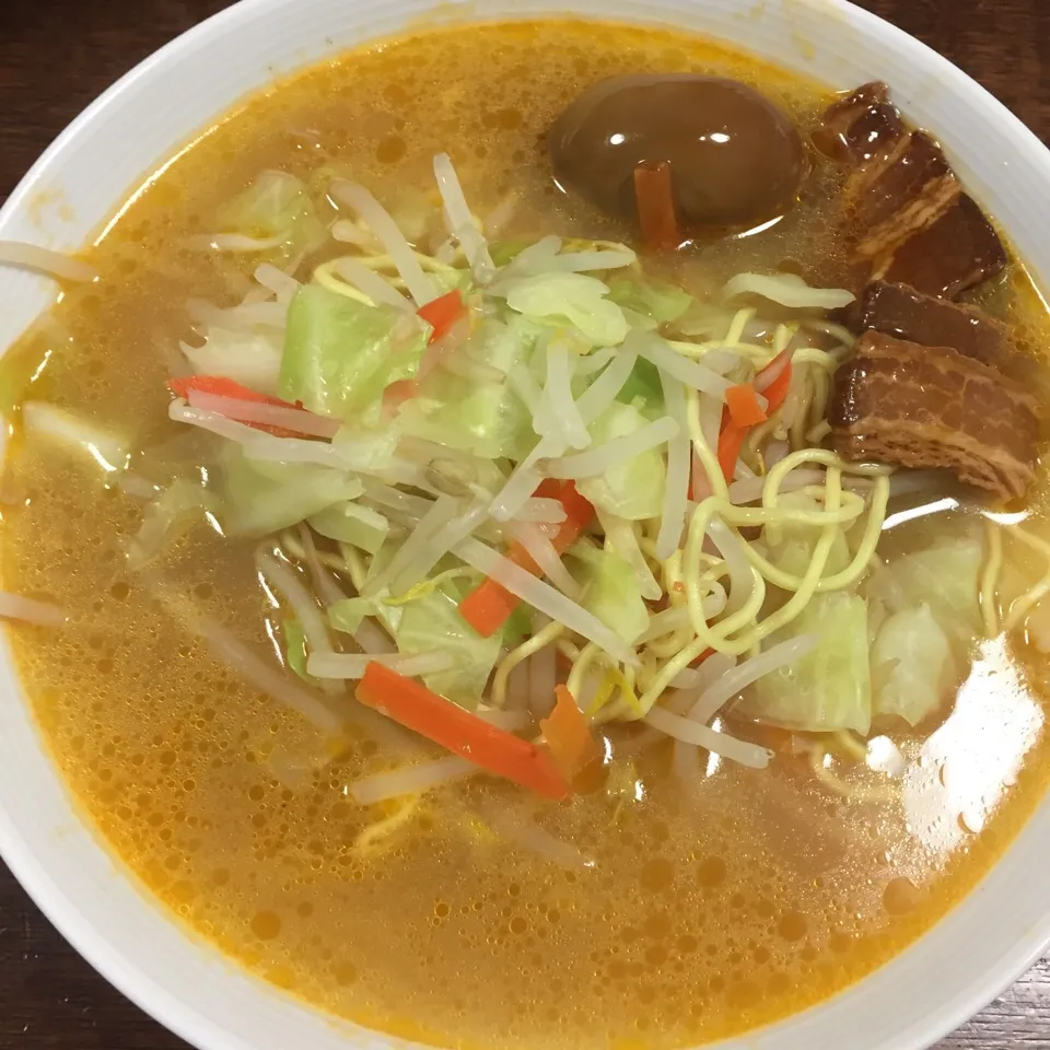 野菜タップリ入れての味噌ラーメン|アクちゃんさん